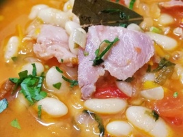 Ciorbă de Fasole cu Afumătură